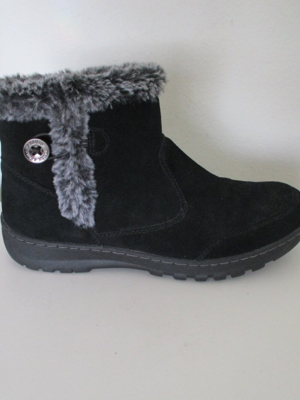 Khombu "Iris" Womens Black Suede Side Zip Ankle Boot - Size 9M